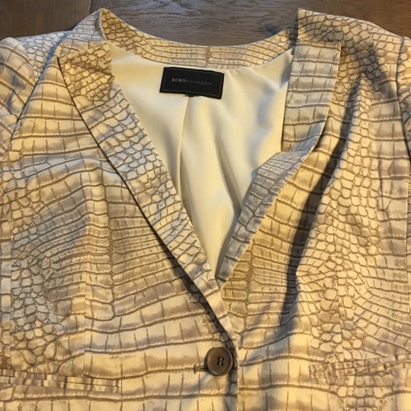 BCBGMaxaria Fitted Blazer - Picture 4 of 7